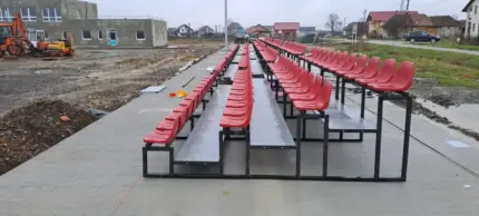 Tribuna con sillas