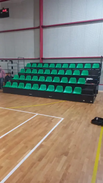 Tribuna telescópica manual