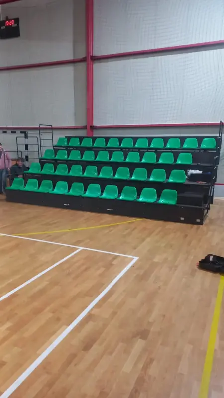 Tribuna telescópica manual